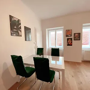 Apartment High In At Stephansplatz, Wien