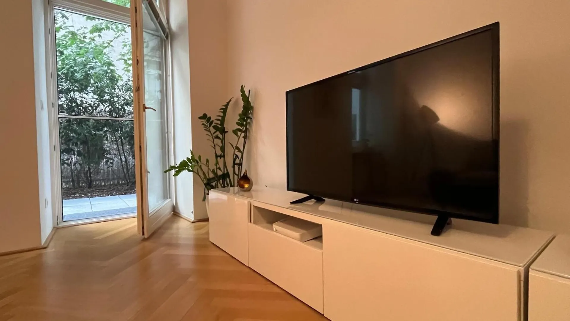 Quiet Apartment Next To Belvedere & Central Station Vienna
